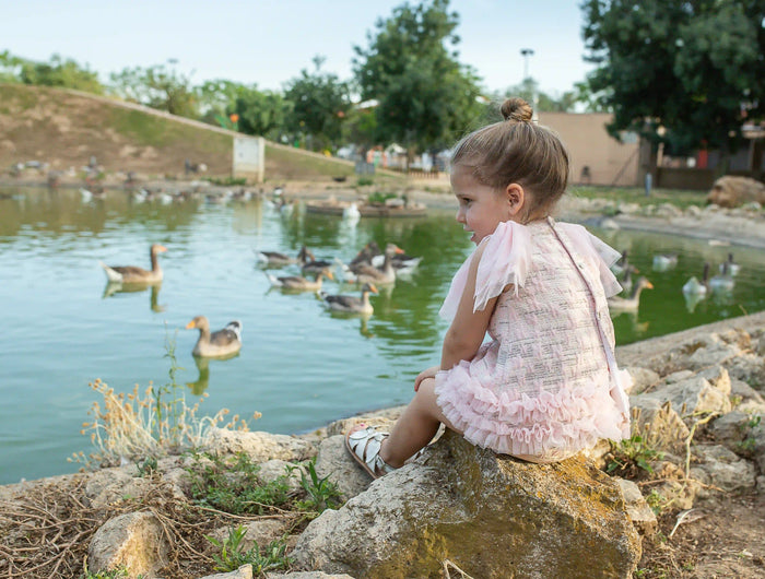 <h1><strong>Stylish in the sun</strong></h1>